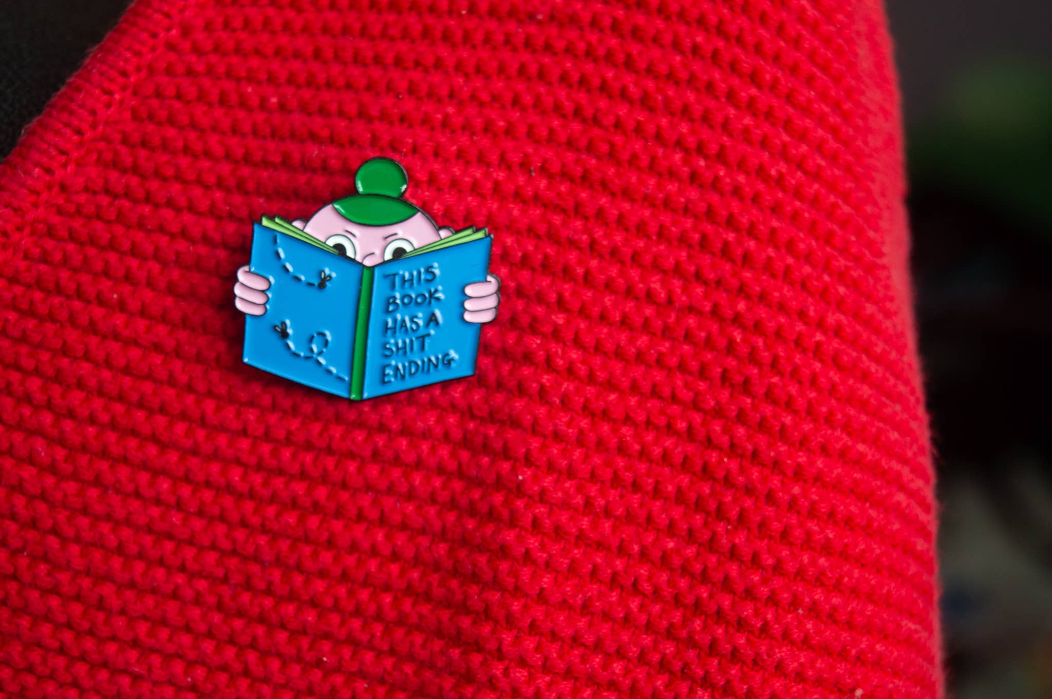 Lauren Morsley - Vendita all'ingrosso Spilla da bavero - Spilla in Smalto "Questo Libro Ha Un Finale di M*rda"6