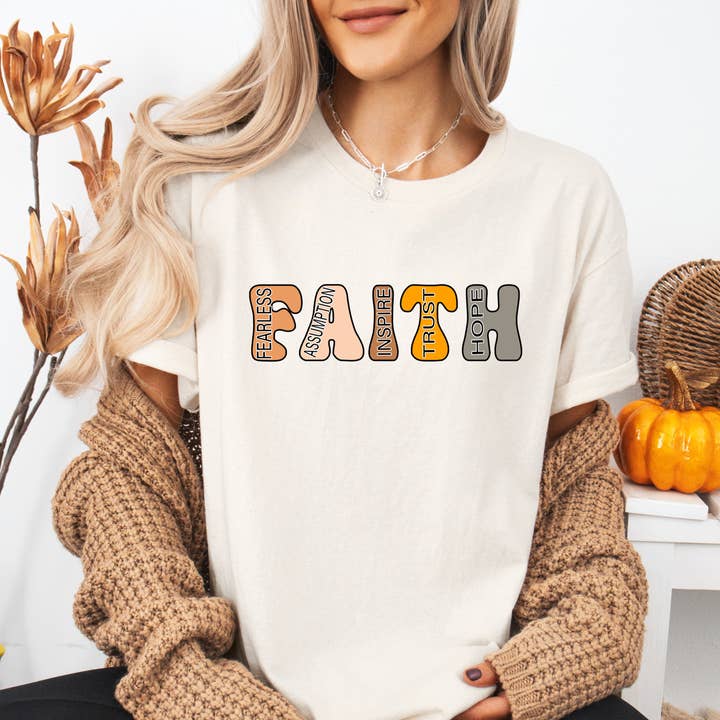 T-shirt graphique chrétien avec l'acronyme FOI pour la vente par Daily Prints