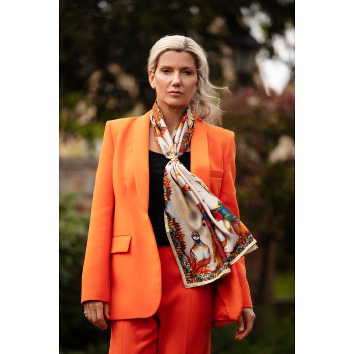 Krona eller klave Toffee Classic Silkesscarf för wholesale av Clare Haggas