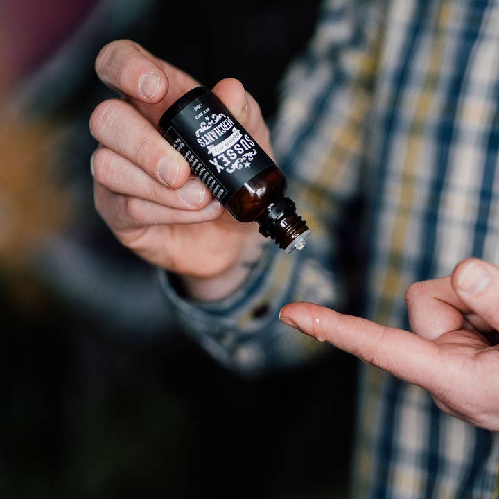 The Sussex Beard Oil Merchants – Großhandel Bartpflegeprodukte – Original Bartöl für Männer — natürliches Pflegeöl.