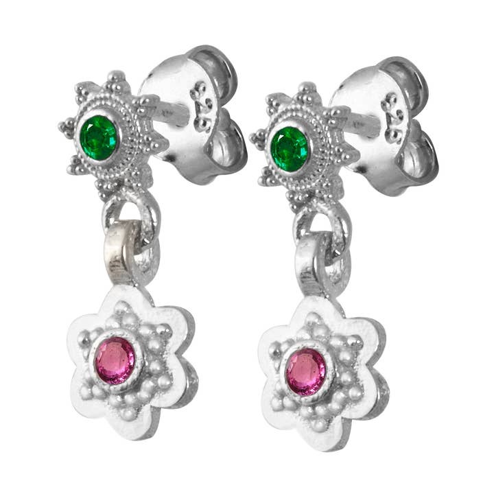 Boucles d'oreilles Nadi en argent pour la vente par In Association With
