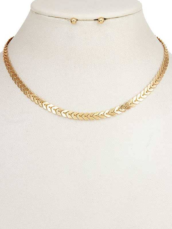 SET COLLANA CON COLLETTO PIATTO 113 per la vendita all'ingrosso da parte di anbfashion