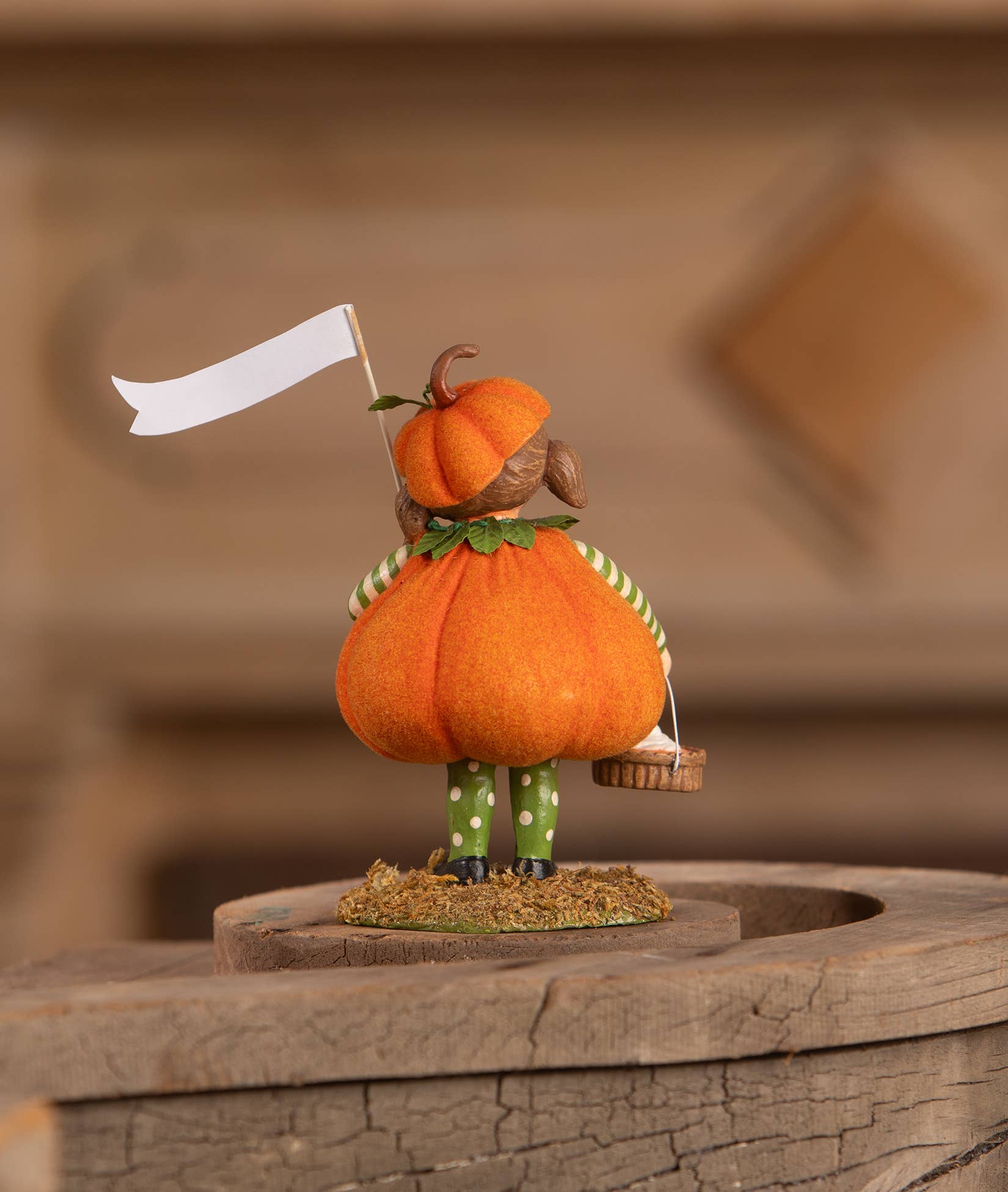Bethany Lowe Designs - Wholesale Decorative Figurine - Petunia Pumpkin Pie1