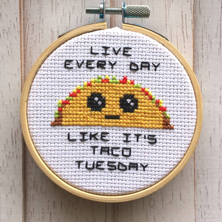 Spot Colors - Vente Accessoire de broderie/point de croix - Taco Mardi Point de Croix Compté Kit de bricolage0