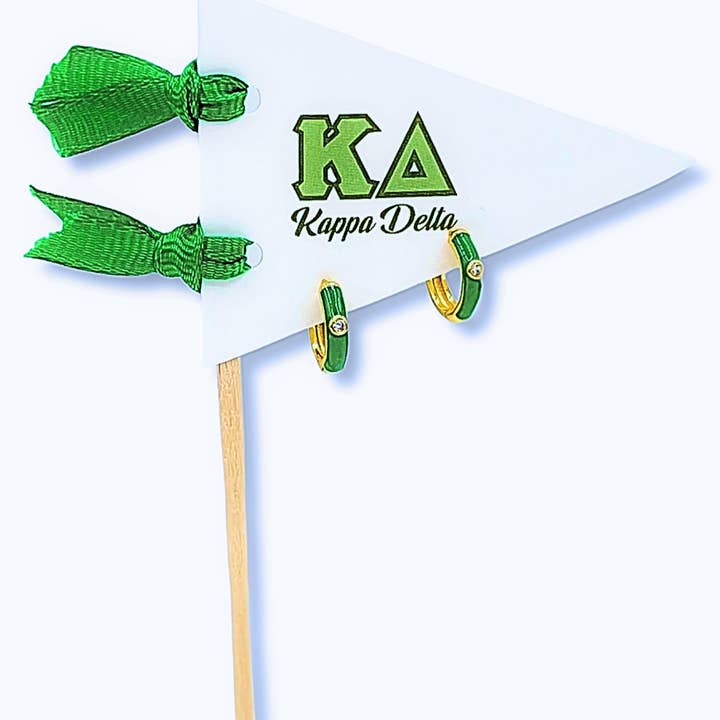 Color Shout - Vendita all'ingrosso Orecchini a cerchietto - Orecchini a cerchio colorati Sorority su bandiera a pennone con lettere greche18