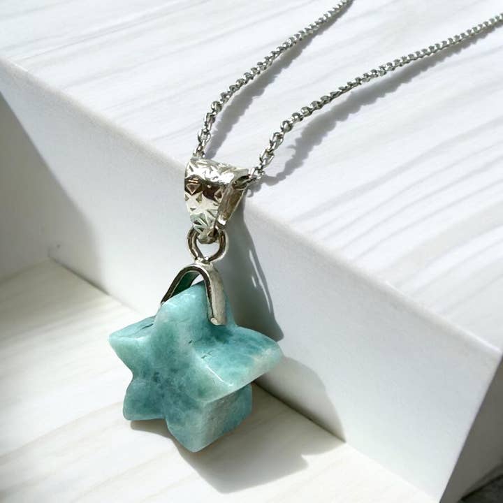 Akstar Gems – Großhandel Kette mit Anhänger/Charm – Larimar-Halskette, Atlantis-Stein, Heilstein, silberner Stern, böhmischer Schmuck, Dominikanische Republik, Larimar-Schmuckgeschenke, 1,20 Zoll x 0,60 Zoll