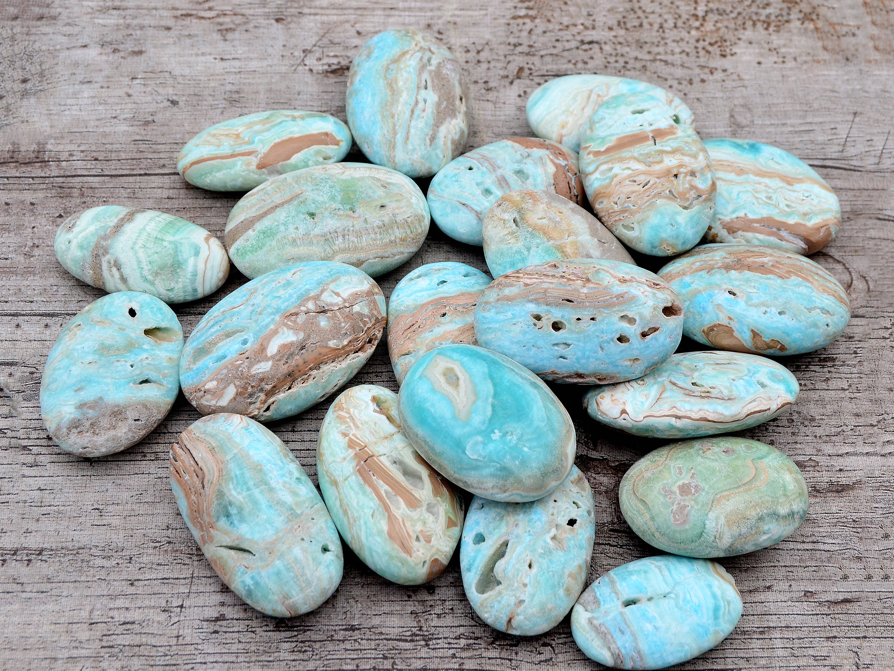Kaia & Crystals - Wholesale Spirituele steen/kristal - Blauwe aragoniet palmsteen 1 kg (6-10 stuks) - (50 mm - 80 mm)4