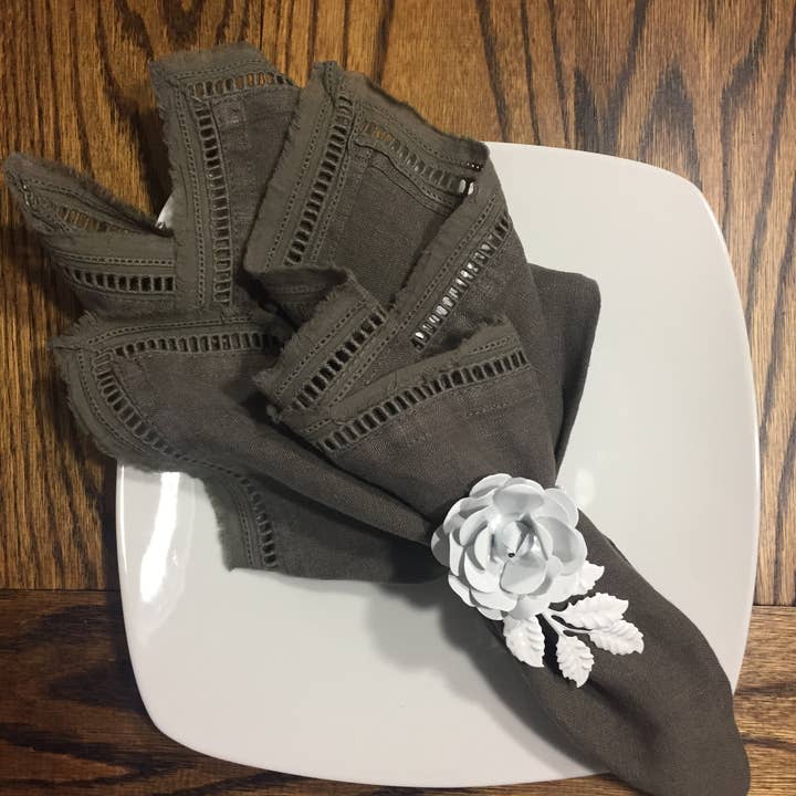 Vibhsa - Wholesale Napkin ring - Napkin Rings Set of 4 Dining Decor- White Rose1