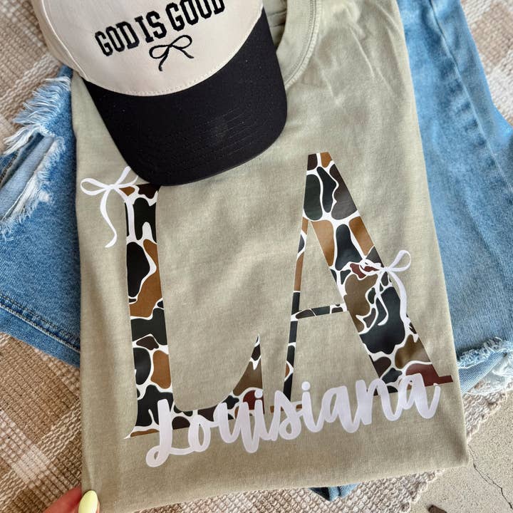 T-shirt LA à motif camouflage délicat pour la vente par PRINT BABE CO