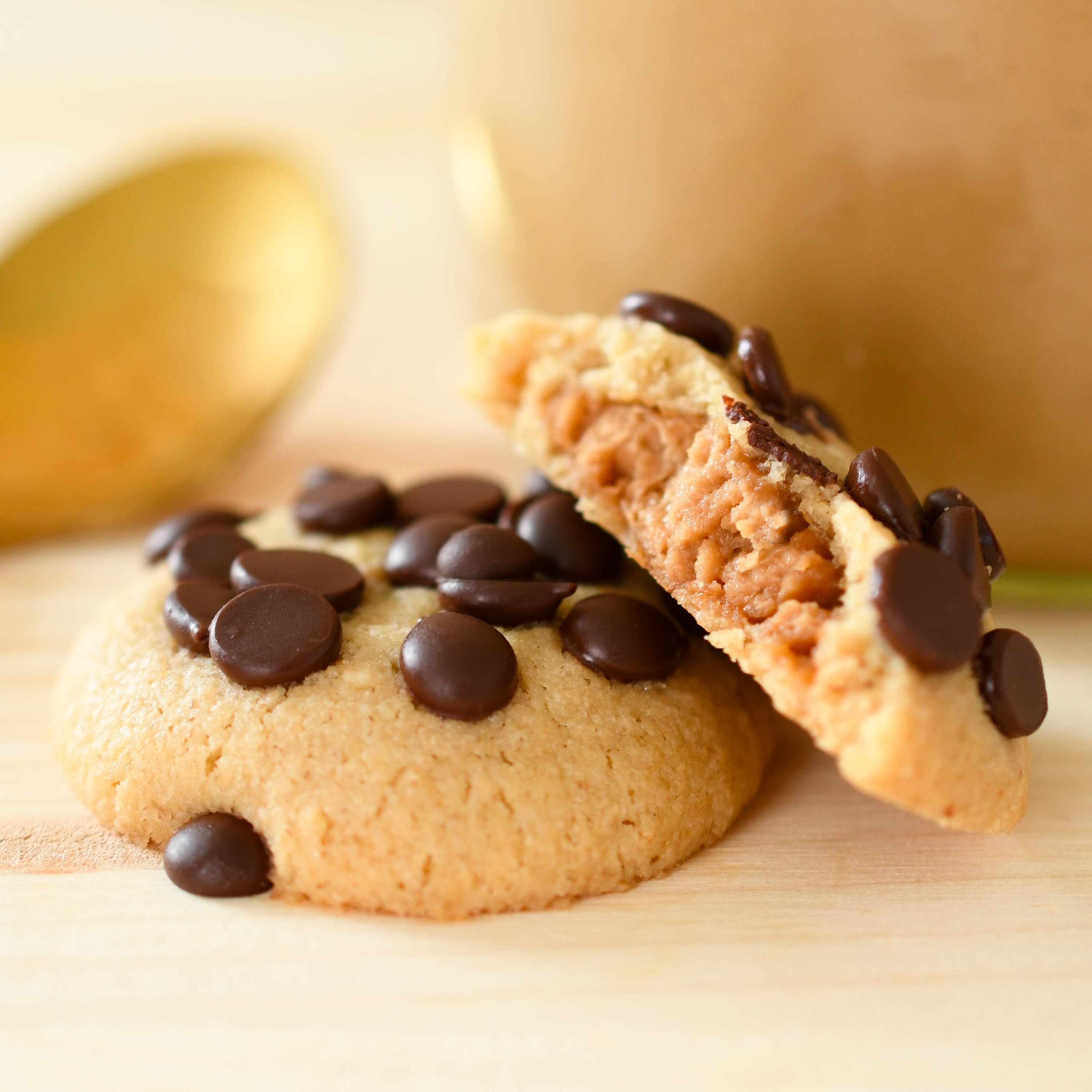 Rhythm108 - Wholesale Cookie - Golden Salted Caramel Filled Biscuits (135g)1