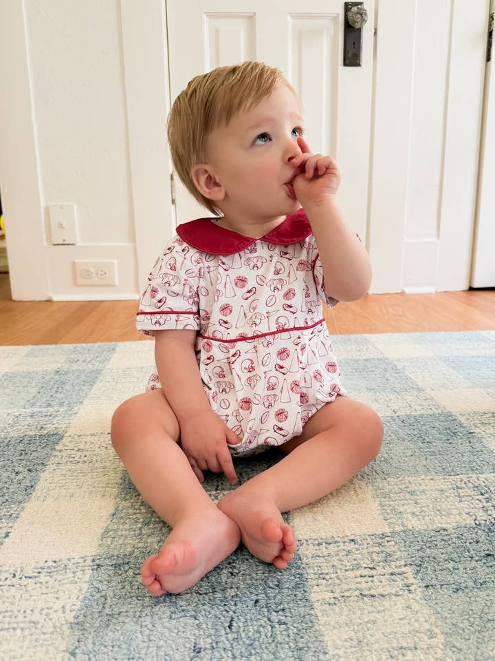 Tiny Tailgaters - Maroon Edition - Drenge Boble for engroshandel hos Ann Reeves Kids