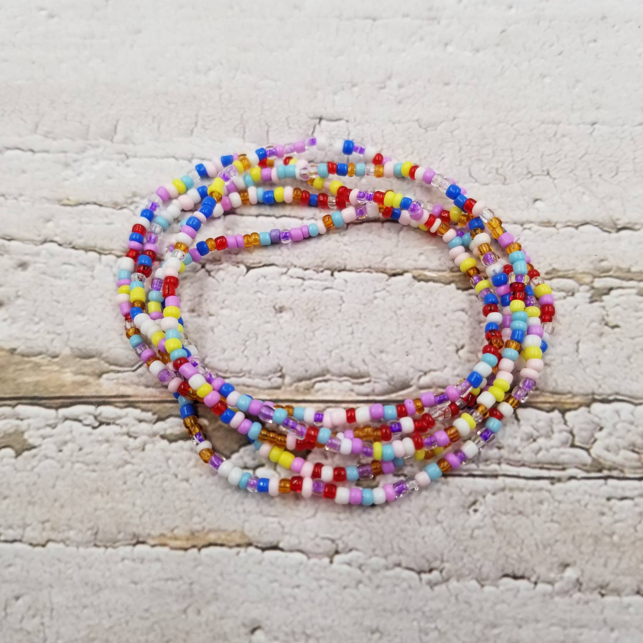 Treasure Wholesale - Venta al por mayor Juegos de joyas - Juego de 30 pulseras con forma de semillas coloridas de Boho Vacation5