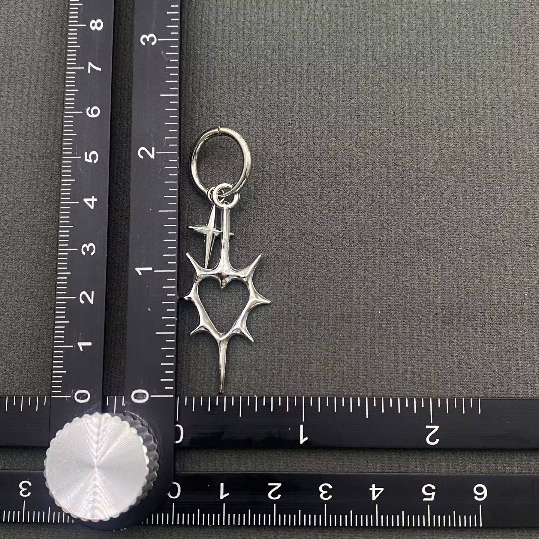 Mio Queena - Wholesale Huggie Earrings - Gothic Silver Tone Thorns Hollow Heart Huggie Earrings - GT3