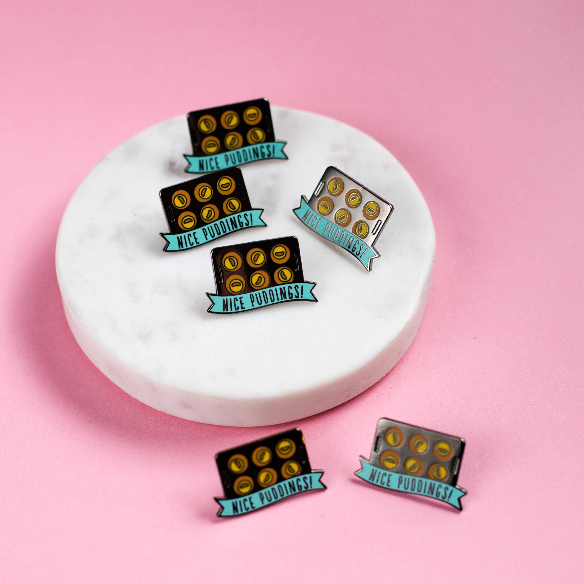 Finest Imaginary – wholesale Lapel pin/button – 'Nice Puddings!' Yorkshire Pudding Tin Pin3