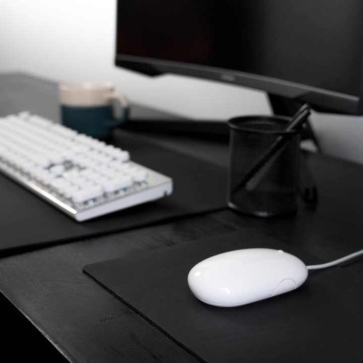 Personalisierbares Mauspad aus Leder | Bench Blotter Tastaturmatte für den Großhandel von Integral Leather