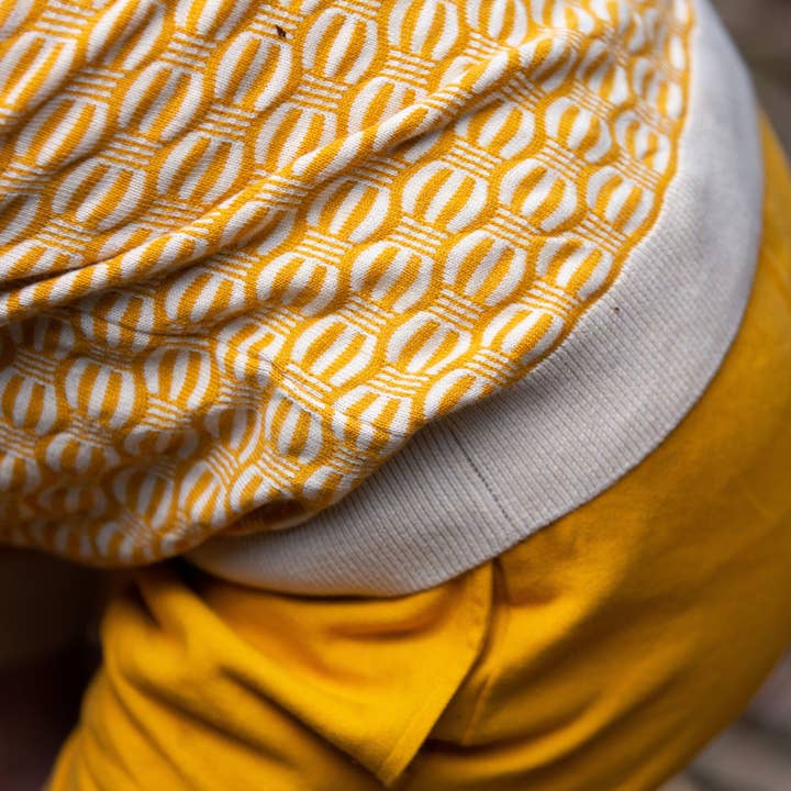 Pull en tricot ondulé de l'un à l'autre pour la vente par Little Green Radicals