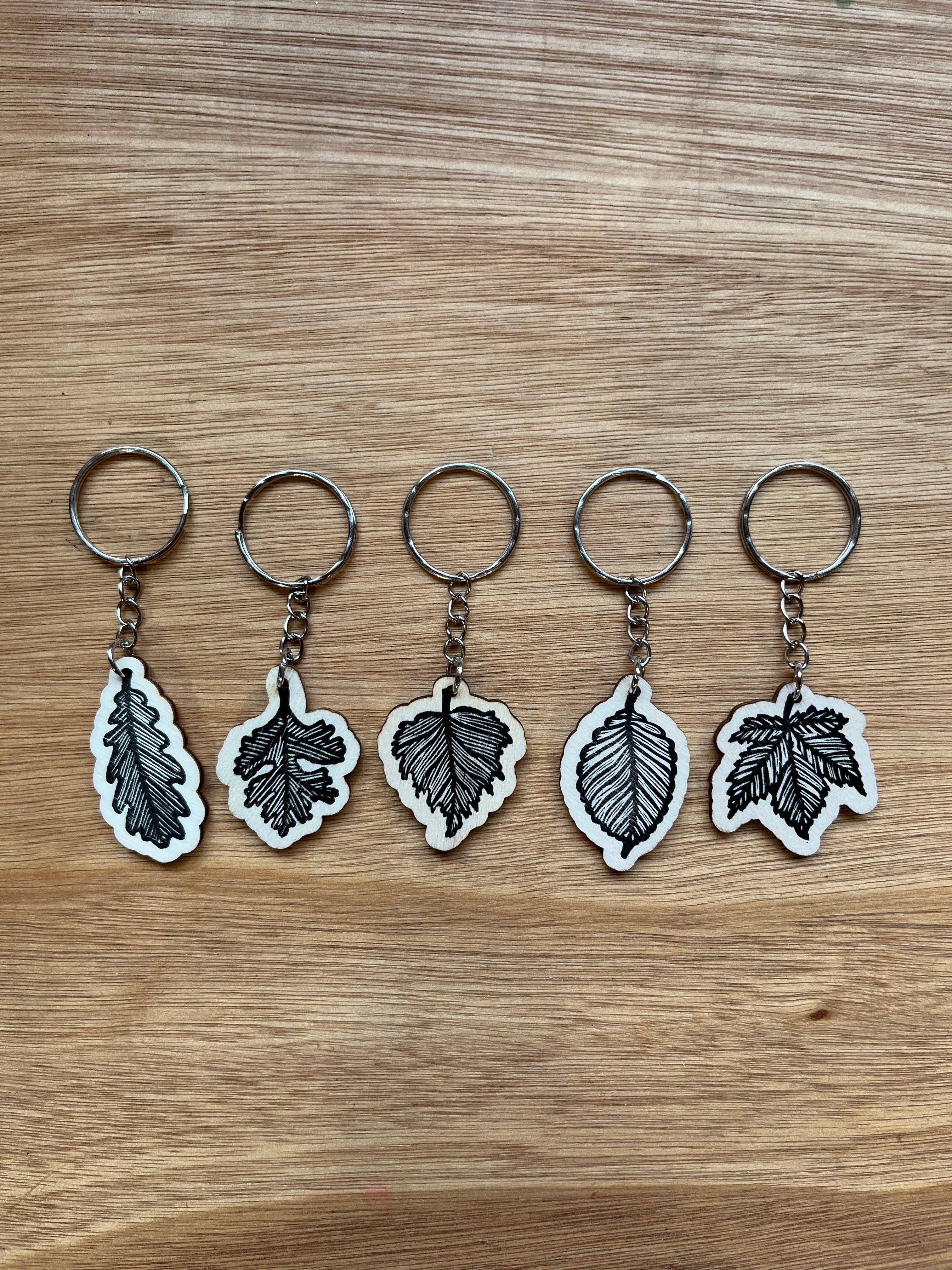 Beth Lewis Art – wholesale Keychain – Unisex – Wooden Leaf Keyrings1