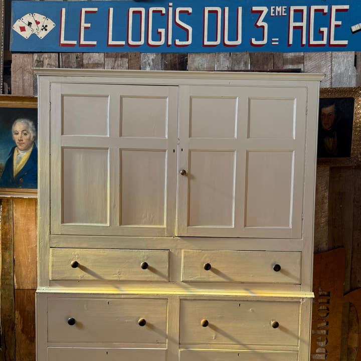 Antieke Vroeg-Victoriaanse Geschilderde Grenen Huishoudsterskast voor wholesale door belvoir