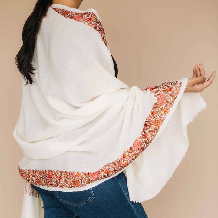 Châle royal Creative en pure laine blanche et orange, couleur crème et argile pour la vente par Embrace