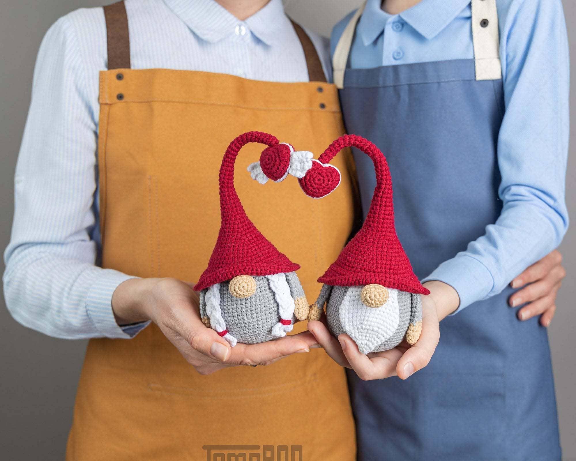 TOMOPOD LLC - Wholesale Decorative Tabletop Object - Crochet Gnomes with Heart, Valentine's Day Gift for Couple5