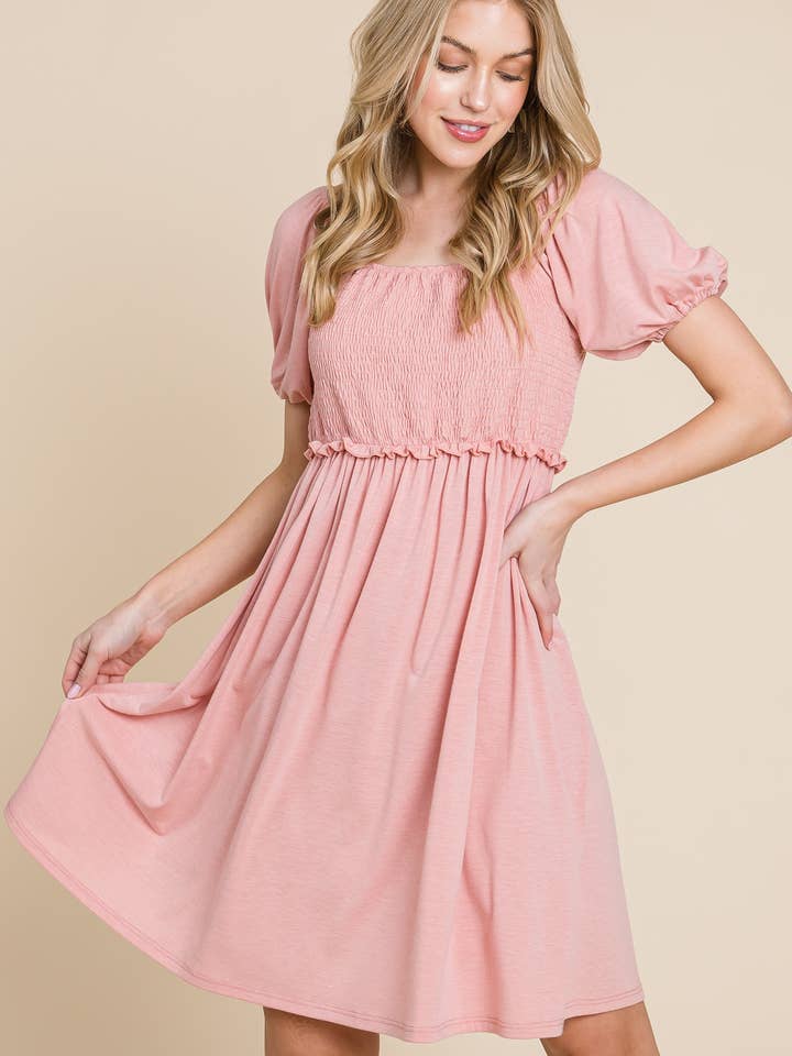 Robe babydoll unie à smocks ETK-8778 pour la vente par Emerald Collection