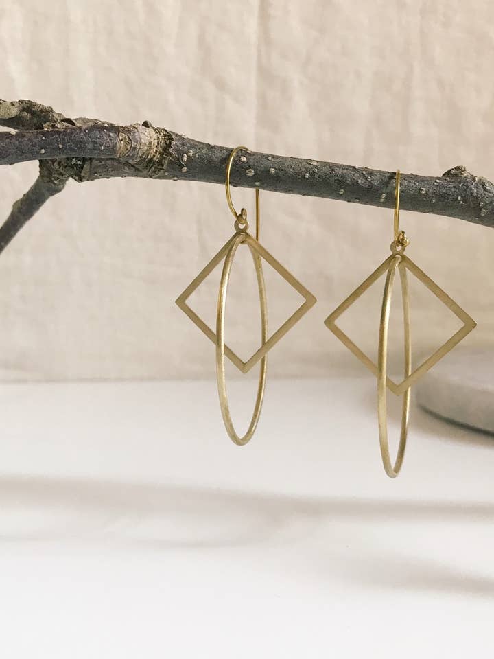 Cerchio cinetico all'interno della versione quadrata per la vendita all'ingrosso da parte di Modern Madini