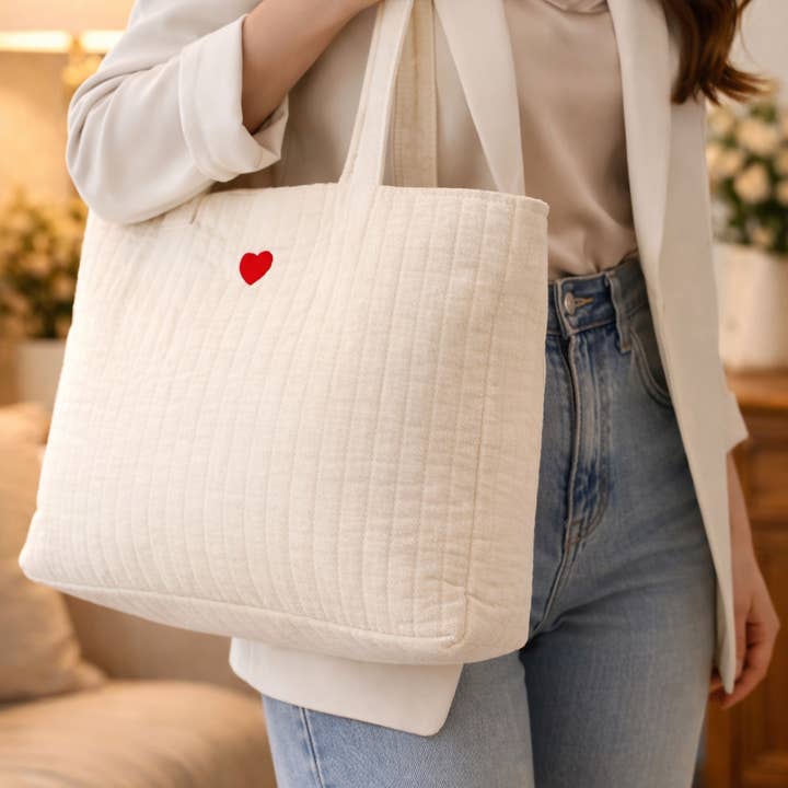 Women's cotton tote bag with embroidered heart for wholesale by Reference Mode
