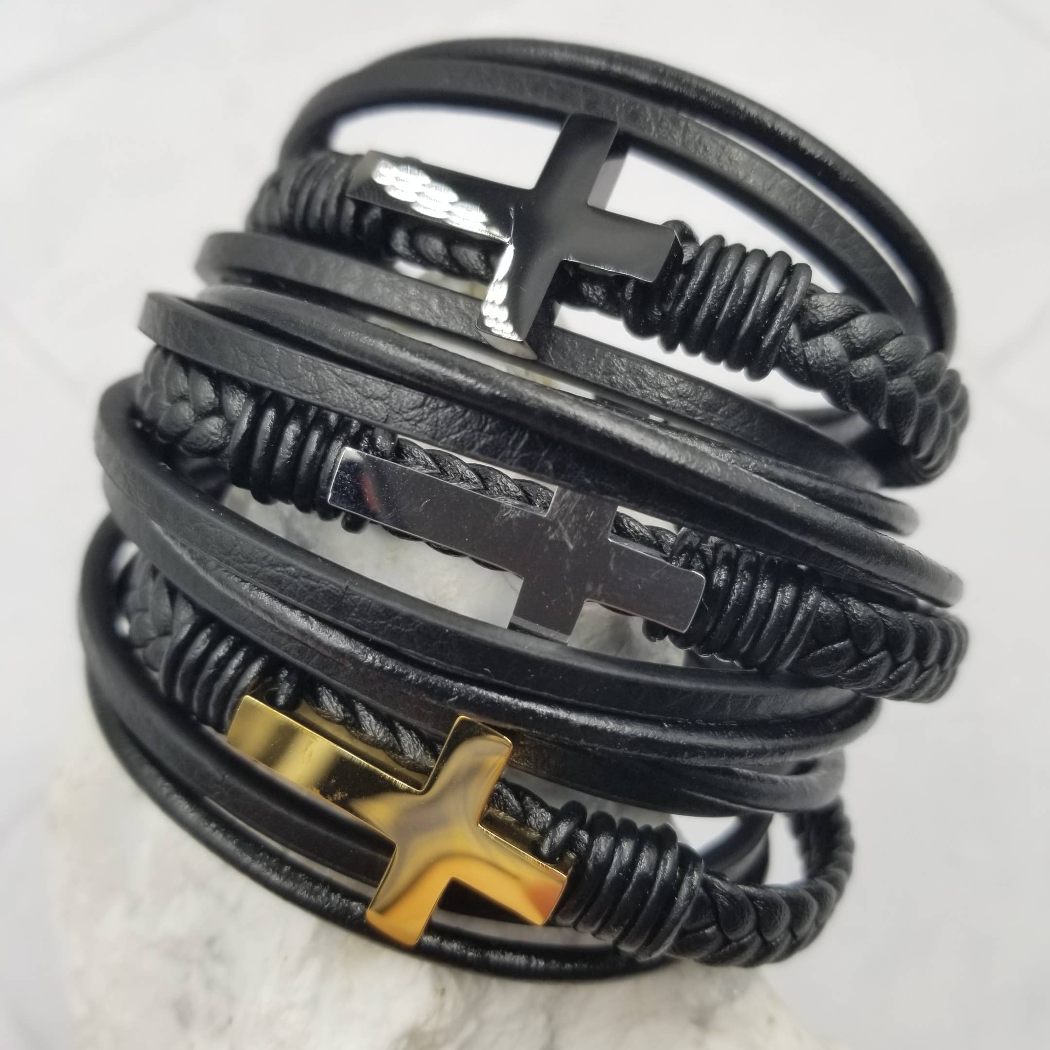 The Pretty Jewellery – Engroshandel Armbånd – Lagdelt læder Cross Armbånd - Magnetisk Snap3