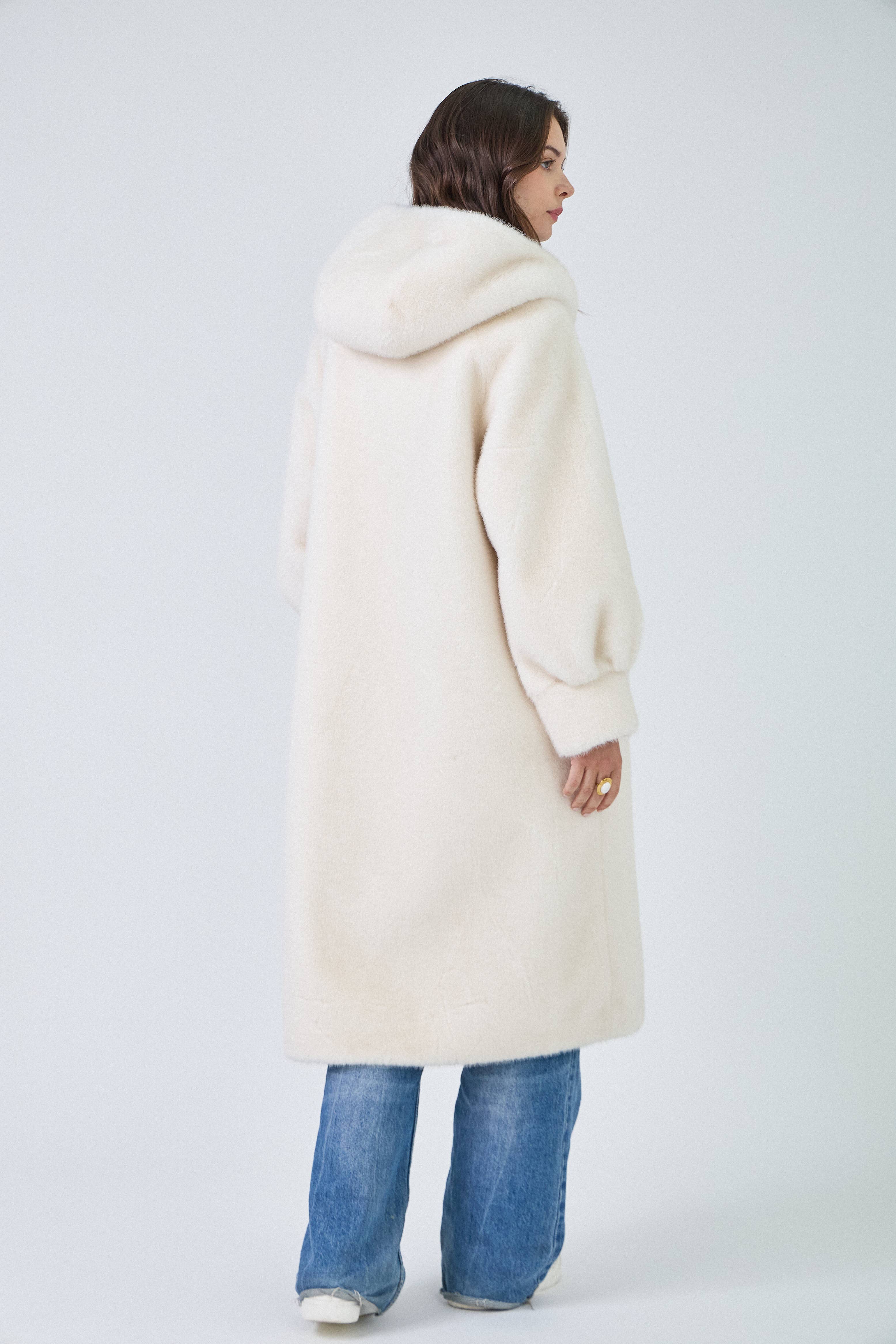 Giovanni Paris – Großhandel Pelz-/Kunstpelzmantel – Damen – Isabella Mantel mit Kapuze aus ultraweichem Kunstfell5