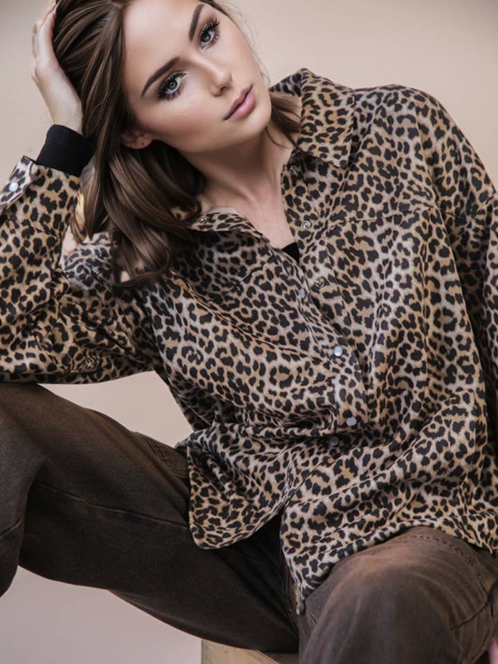 Übergroßes Leopardenmuster-Hemd mit Knopfleiste NT12226 für den Großhandel von VERY J