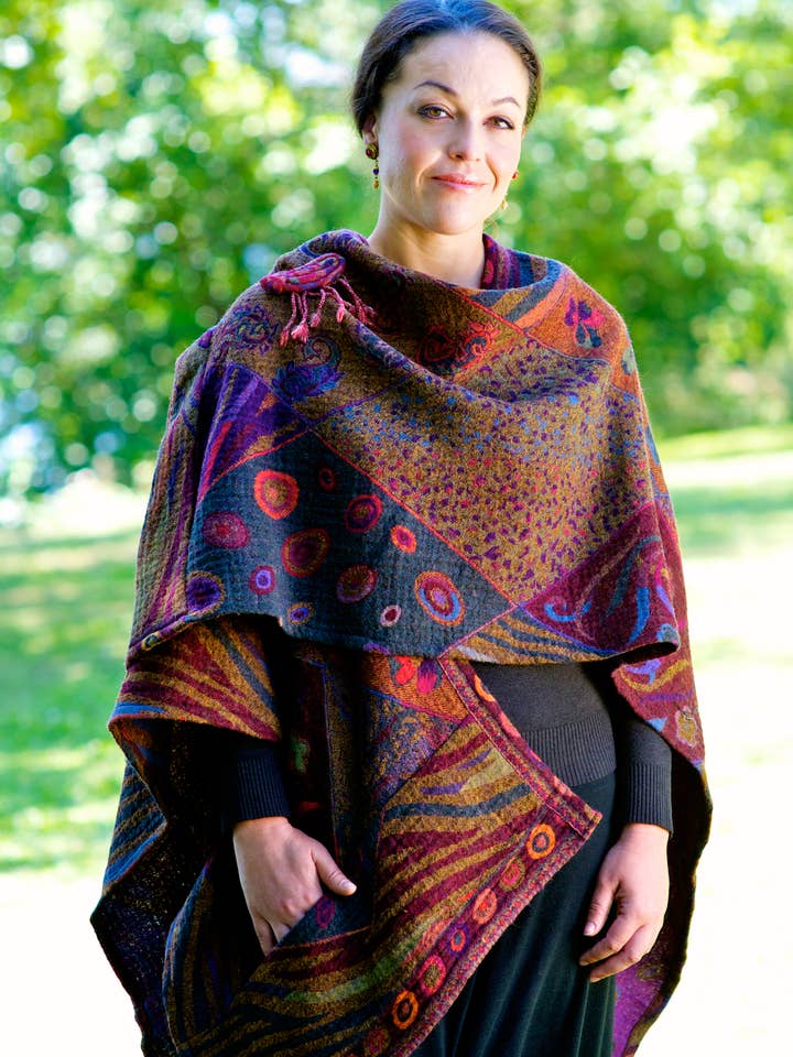 In Style Scarves – Poncho - Mulher por atacado – Poncho capa 515 em lã Merino Australiana fervida - Ameixa1