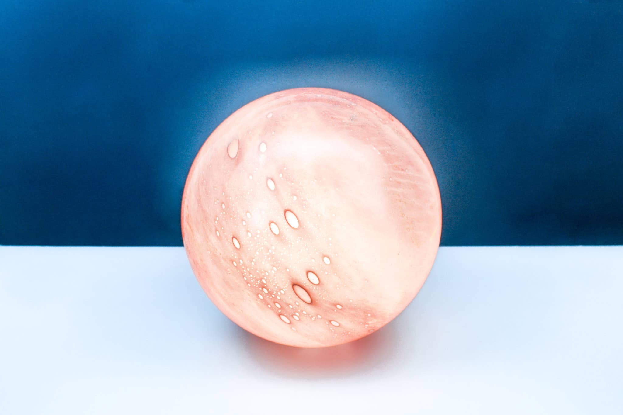 L. GLOW Home - Wholesale Accent/Desk Lamp - Jupiter Pink Round Glass Lamp 28cm2