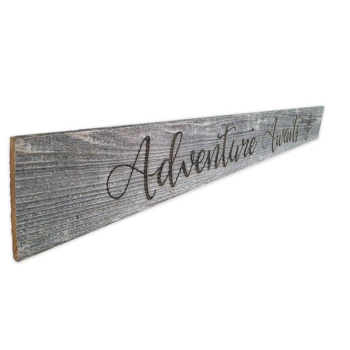 Rockin'Wood - Vente Pancarte - Panneau « Adventure Awaits » avec motif gravé2