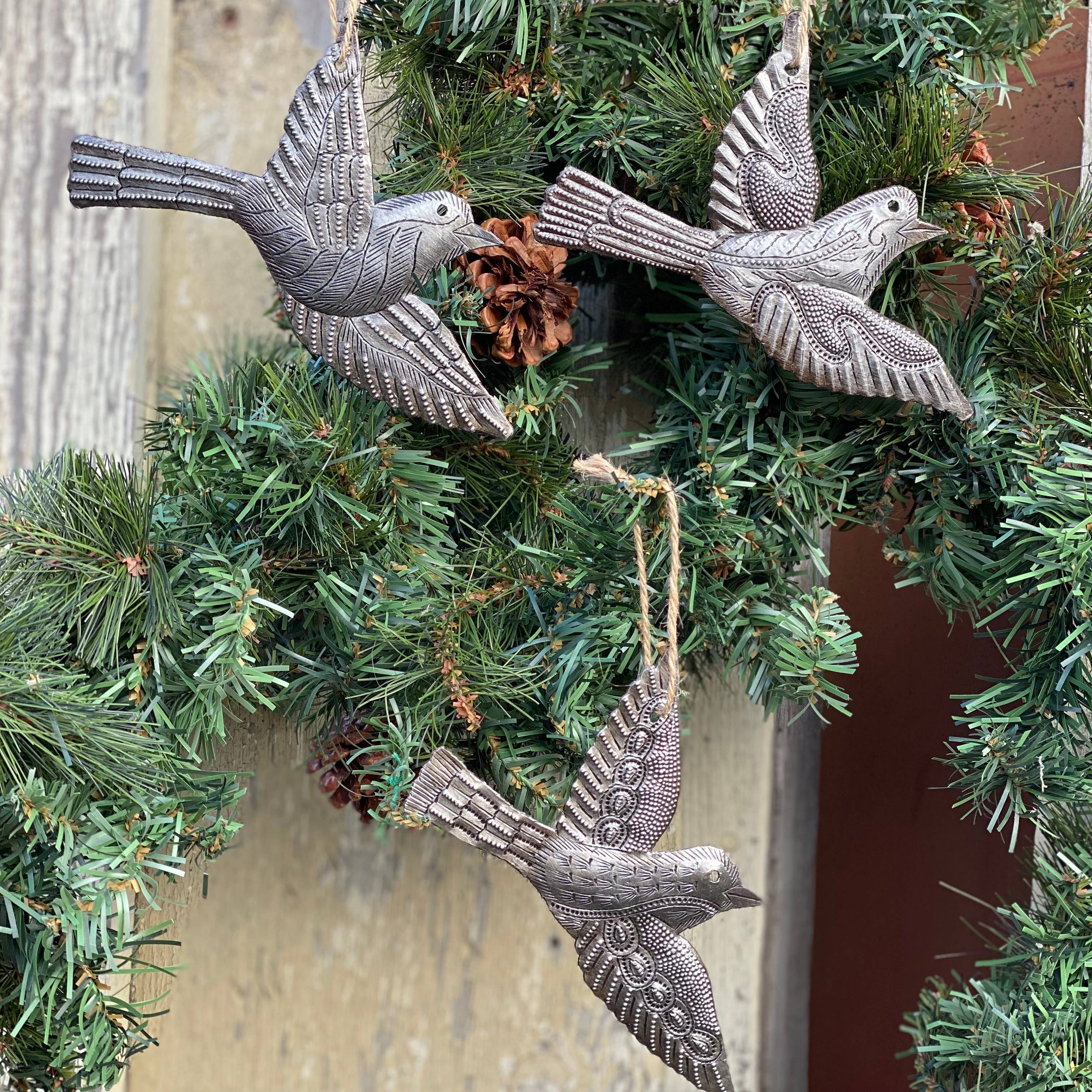 Haiti Fair Trade~ It's Cactus - Vente Décoration murale - Ensemble de 5 oiseaux en métal, 5$ chacun Art recyclé Flock Flying Birds4