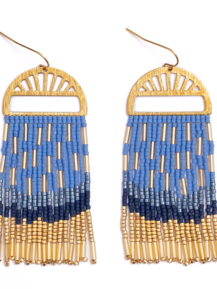 Kralen Handgeweven Sprenkel Fringe Oorbellen (Blauw) voor wholesale door Mayana Designs Co
