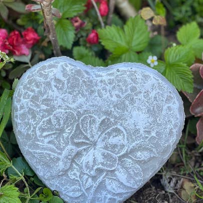 Backyard Stone Art – Großhandel Trittstein – Trittstein mit Kolibri-Herz, 20,3 x 1,9 cm, Gartenstein1
