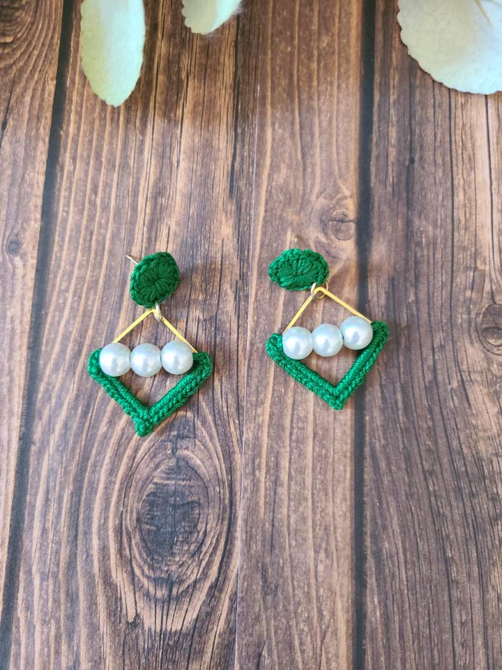 Pearls on Golden Squares for wholesale by Sysaic Knotz