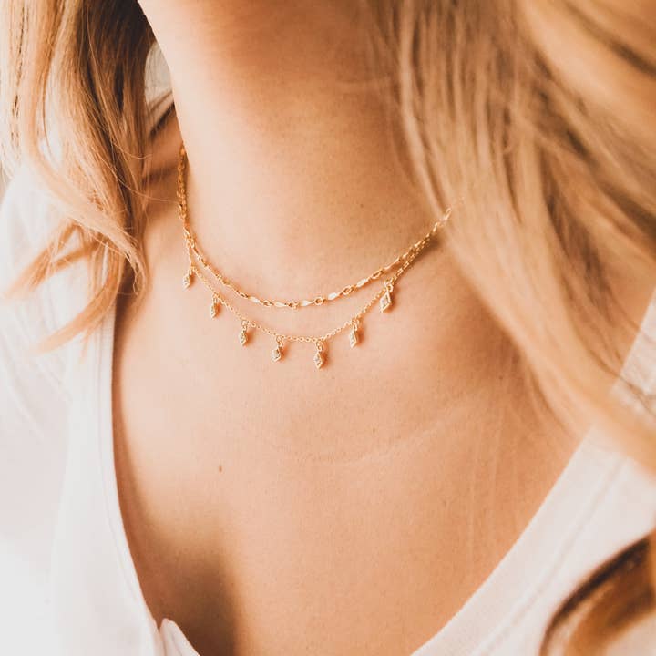 Collier à chaîne Dapped Bar pour la vente par Studdedheartz