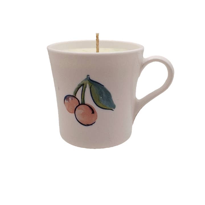Velas en tazas de café de 8 oz Corning Ware Cherry Apple para venta al por mayor de Beloved Bijou Adornments and Apothecary