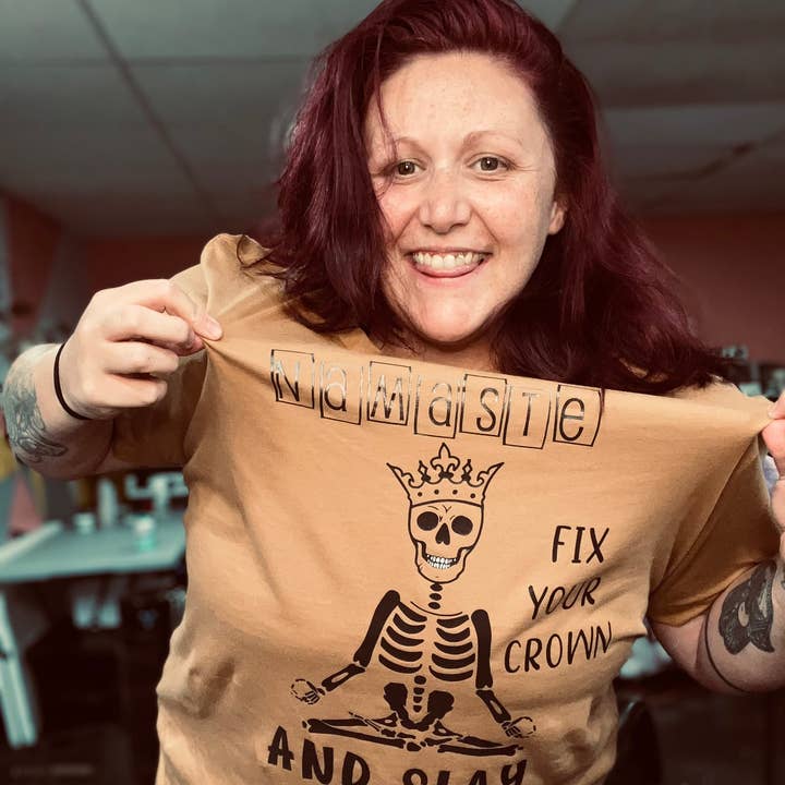 NAMASTE Fix Your Crown T-Shirt für den Großhandel von Merlscreations LLC