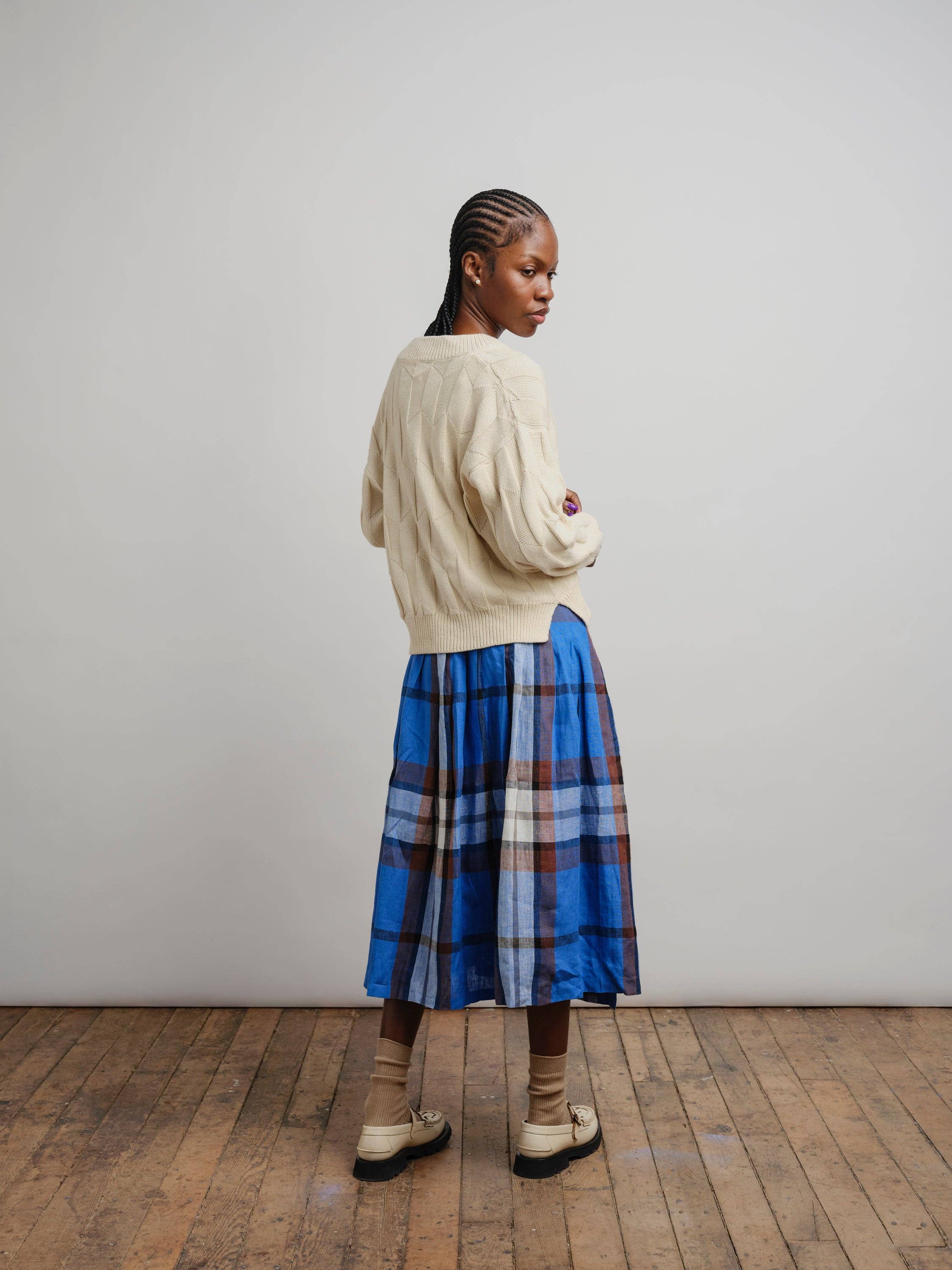 The Endery - Wholesale Knit Sweater - Women's - Lilly Chevron V-Neck Sweater - Plaster8