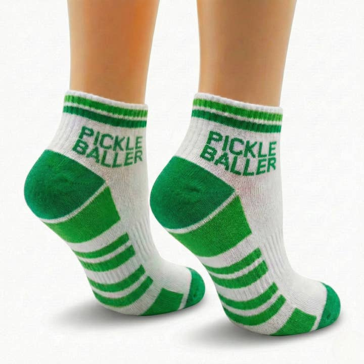 Chaussettes de sport pour hommes et femmes en pickleball, vertes pour la vente par Super Fly Goods