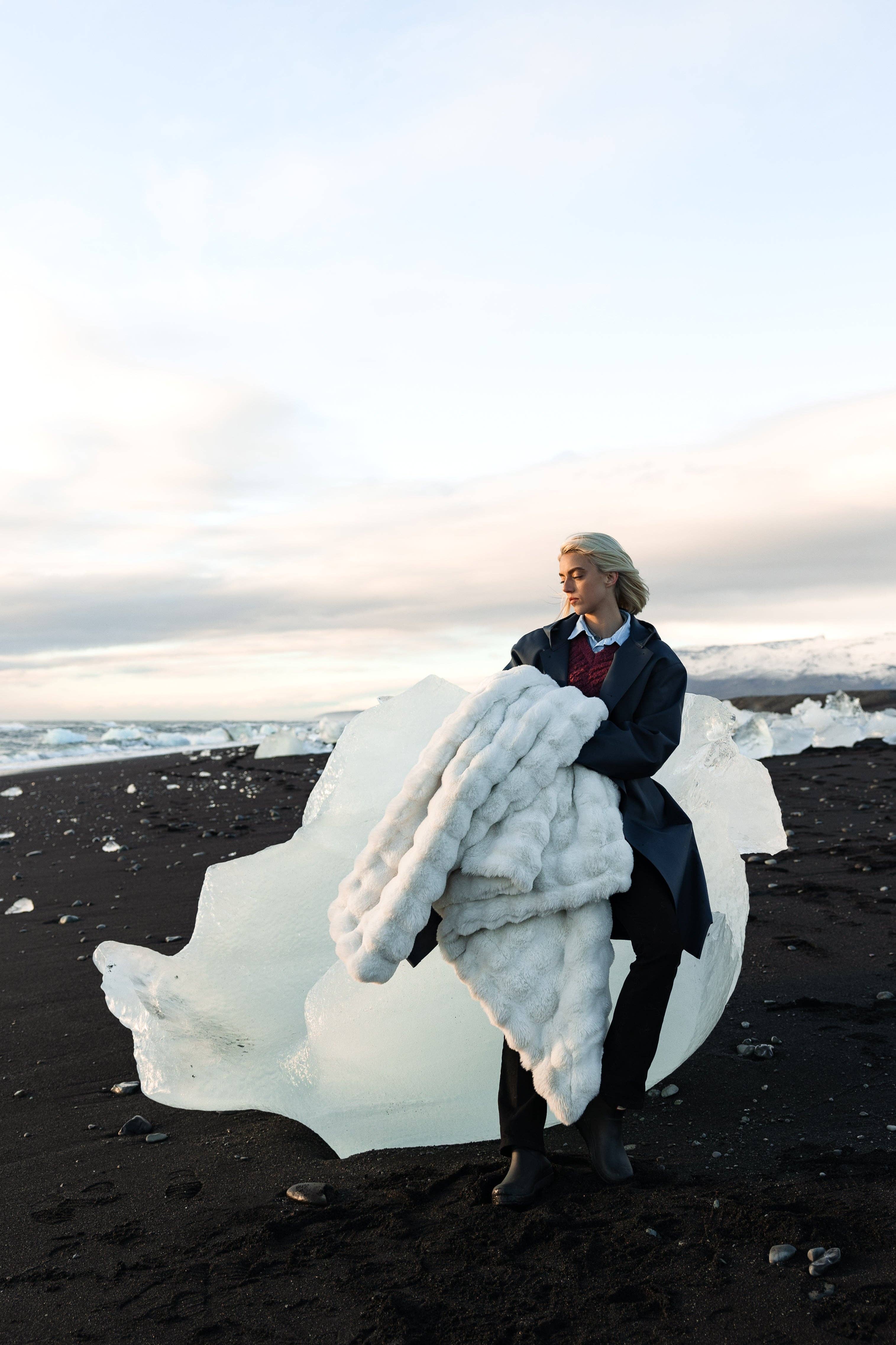 Lola Blankets - Wholesale Throw Blanket - Snow White4