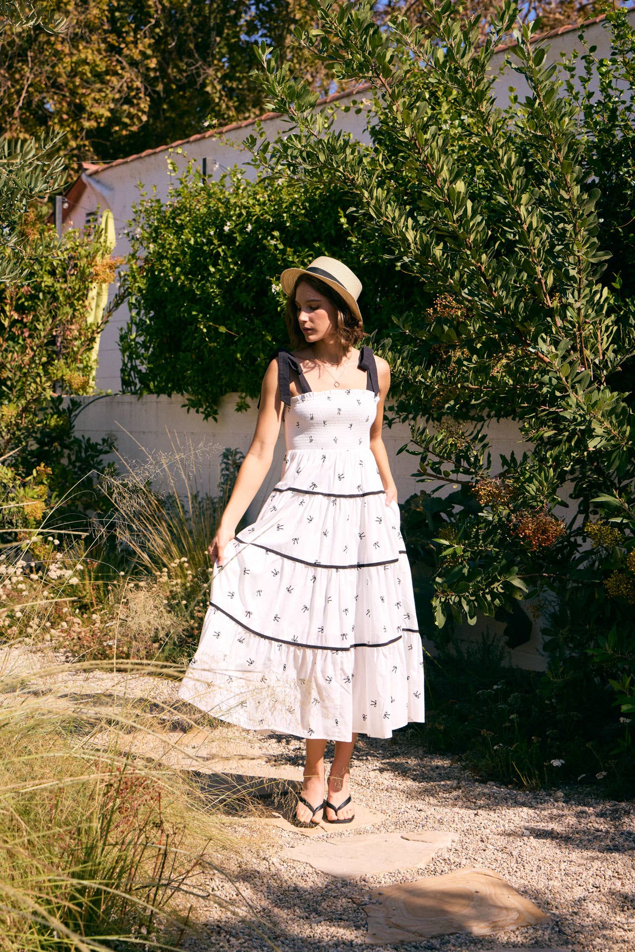 BRANCO ESBRANCO/PRETO ALÇAS DE FITA PARA VESTIDO MIDI COM LAÇO DE ALGODÃO FLARE para venda a revendedores na Faire1