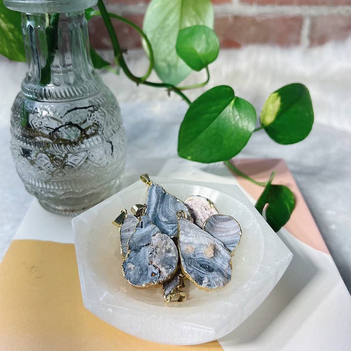 Colgante de ágata del desierto druzy elegido intuitivamente para venta al por mayor de Wild Alabaster