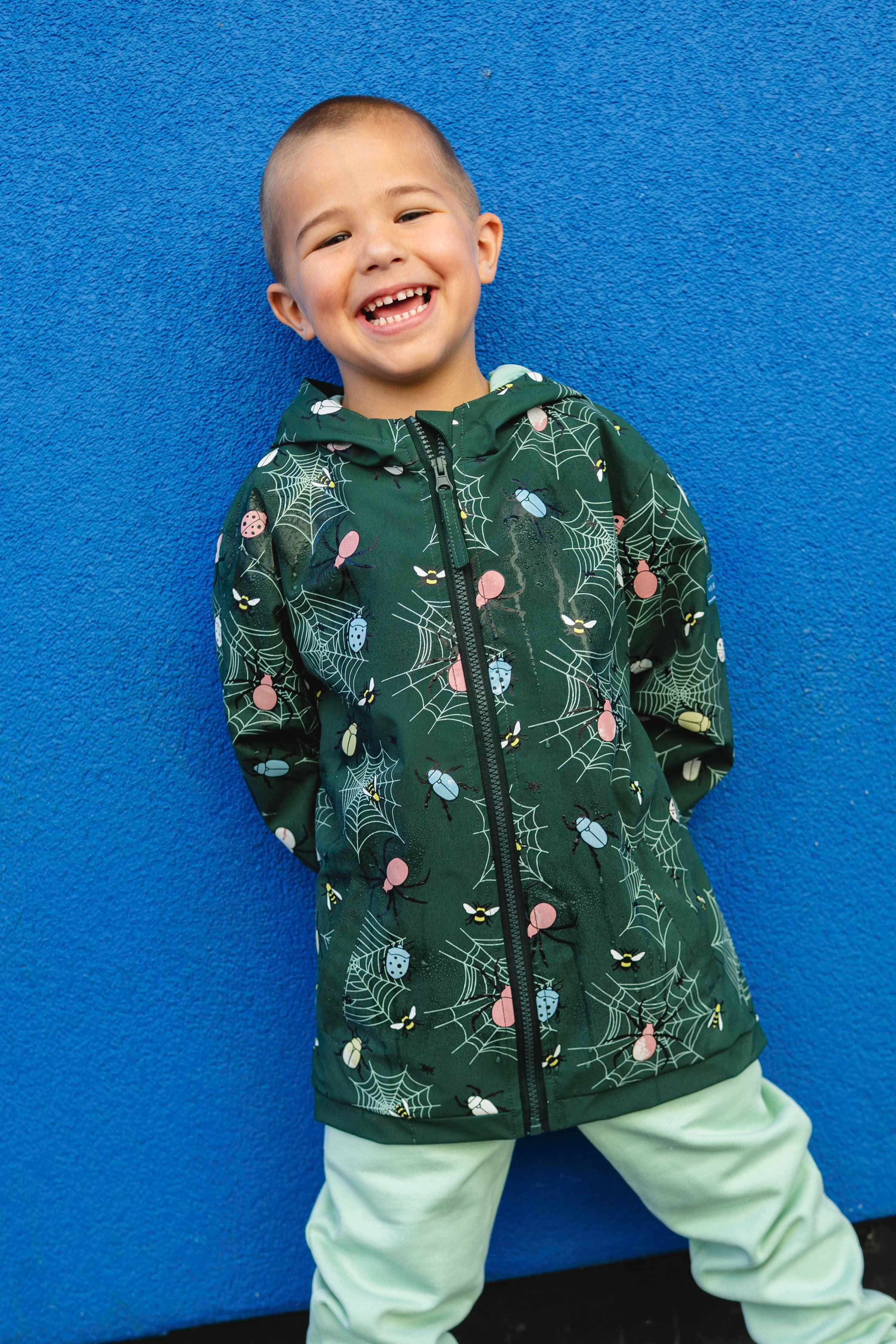 Holly and Beau – wholesale Raincoat – Kids – Green Bugs Color Changing Kids Raincoat3
