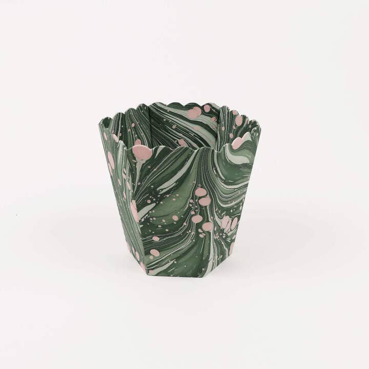 Craft Boat - Wholesale Basket - HAND MARBLED SMALL SCALLOPED BASKET GREEN FIRE WHIRL