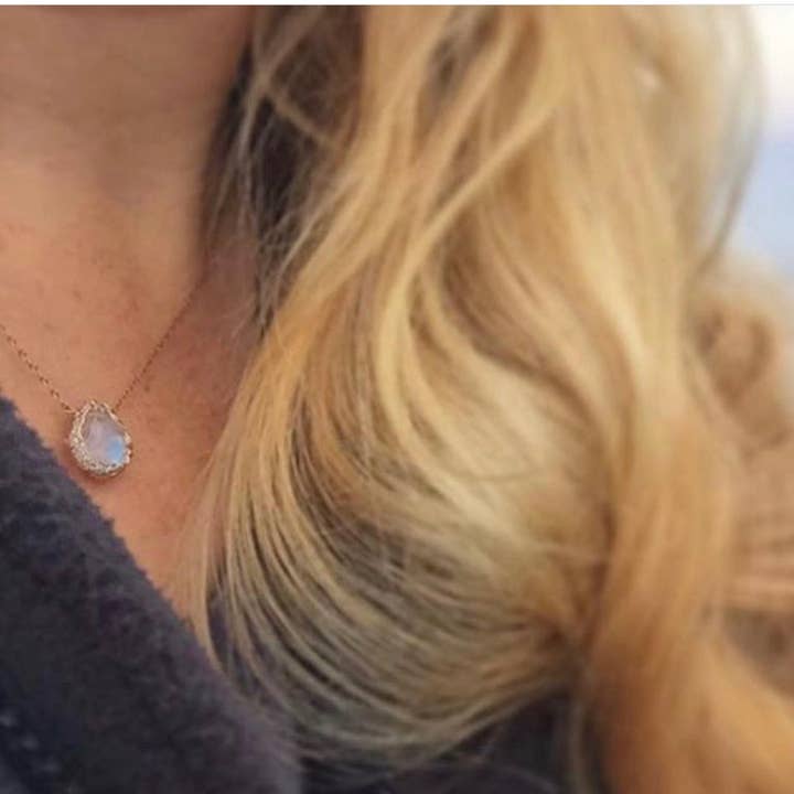 Collana a goccia con pietra di luna in oro per la vendita all'ingrosso da parte di Arivka Jewelry