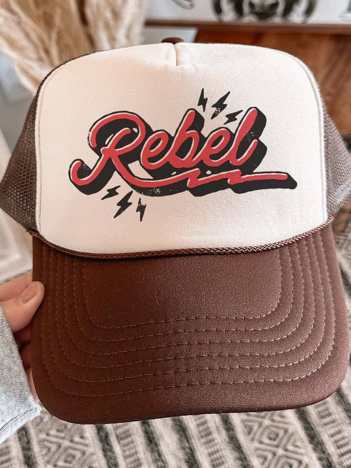 Rebel Trucker Cap - Mehrere Farboptionen für den Großhandel von THE LATTIMORE CLAIM