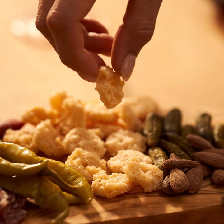 Serious Pig - Wholesale Cheese - Crunchy Snacking Cheese with Truffle (24 x 24g)